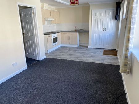 Greywell Road, Havant, Hampshire, PO9 5AL - Photo 2
