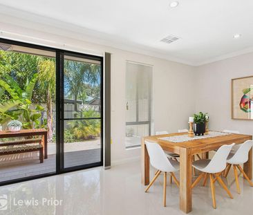Prime Location - Neat & Tidy Courtyard Home - Photo 5