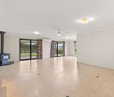 Space, shed and small town living! - Photo 2
