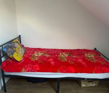 Room in a Shared House, London, E13 - Photo 1