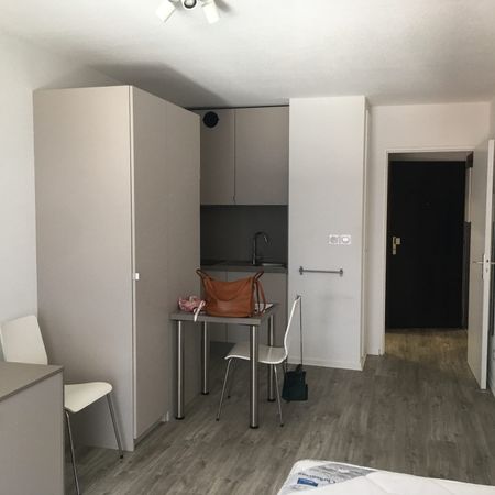 Très beau studio meublé Strasbourg Orangerie Rue de la Somme - Photo 3