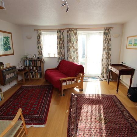 3 bedroom semi-detached house to rent - Photo 4