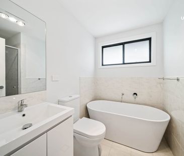 BEAUTIFUL HOME IN A QUIET STREET! - Photo 4