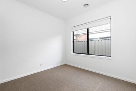 Spacious Family Home with Modern Comforts - Photo 2