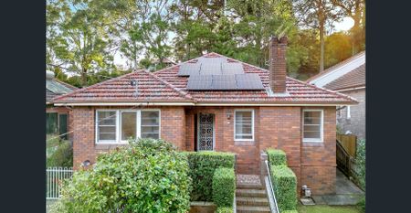 Ultimate Convenience 4 Bedroom House in prime location - Photo 4