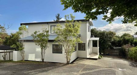 Spacious Architecturally Designed Home - Photo 5