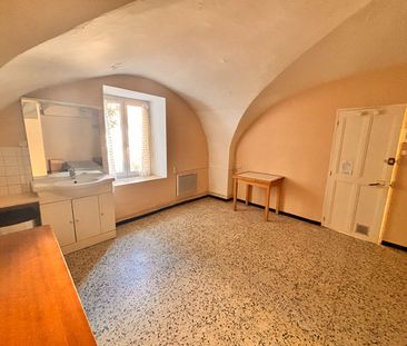 NIMES ST CESAIRE CHAMBRE DE 25M² ET PARKING, ETUDIANT, - Photo 4