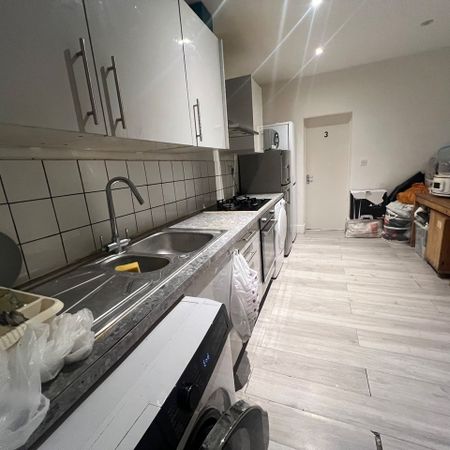 Room in a Shared House, London, N17 - Photo 3