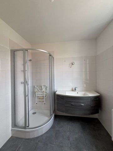 Sonnige - 3-Zimmer-Wohnung im Obergeschoss mit Balkon und Dachterrasse! - Photo 3
