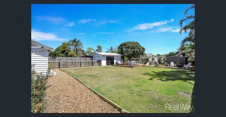 Stunning 4 bed home with Queensland Charm! - Photo 2