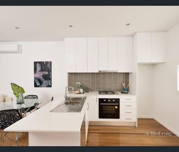 Stylish Contemporary Townhouse in Enviably Central Location - Photo 6