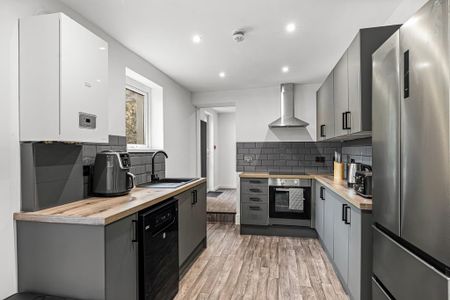 1 bedroom in a house share to rent - Photo 4