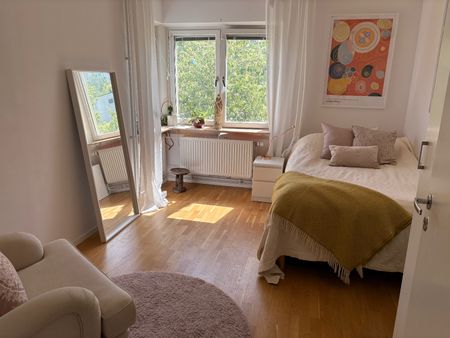 Fin, ljus trea m balkong - Foto 2