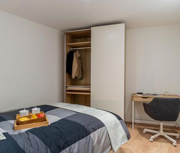 Cozy 3-Bedroom Apartment with Balcony in Sarrià–Sant Gervasi - Photo 1