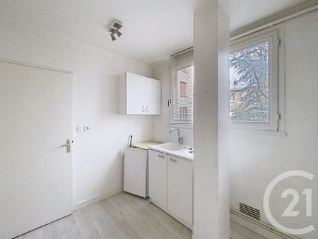 Location Appartement 2 pièces 54m² CHAMALIERES 63400 - Photo 5