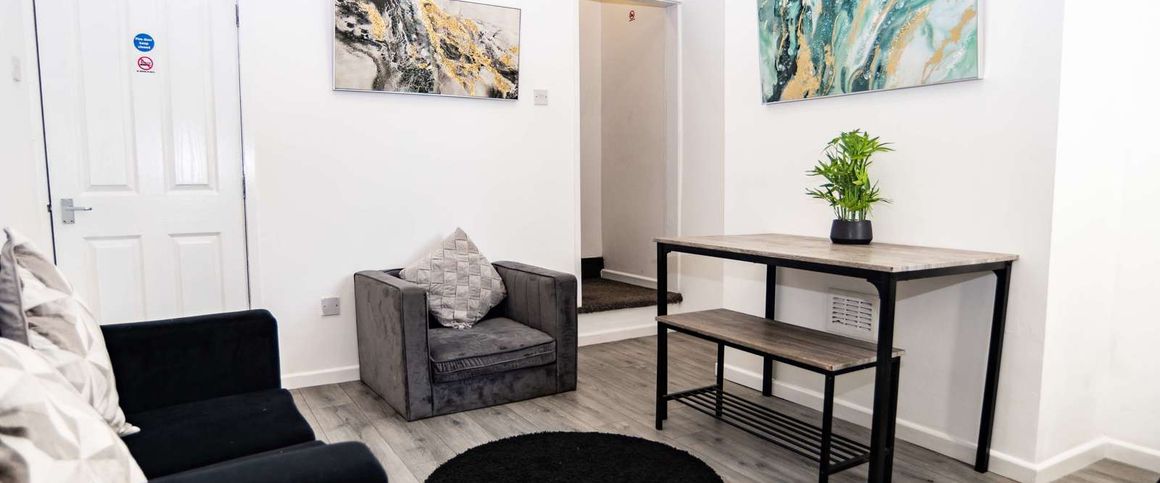 Conway Street Room 1 - Photo 1