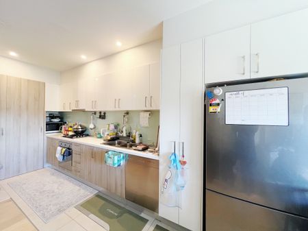 Modern 2 Bed | 2 Bath | 1 Car For rent in Balwyn North - Photo 3