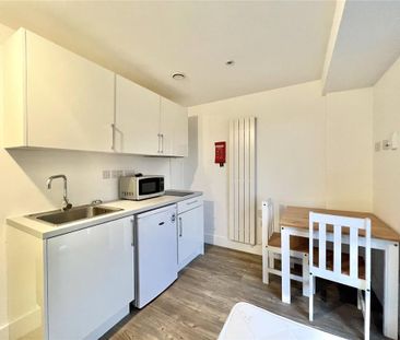 Studio to rent - Photo 6