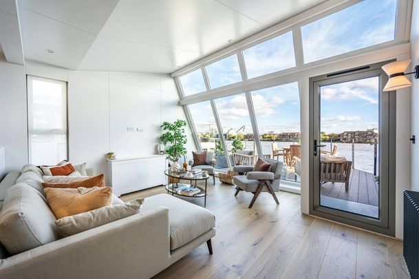 2 bedroom houseboat to rent - Photo 1