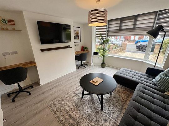 1 bedroom in a house share to rent - Photo 1