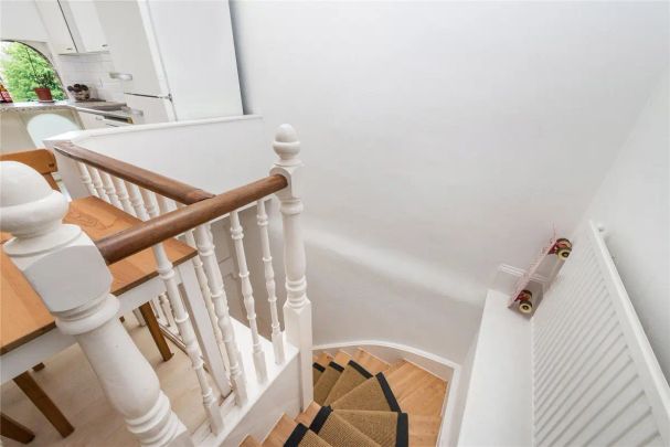 2 bedroom flat in Camden - Photo 1