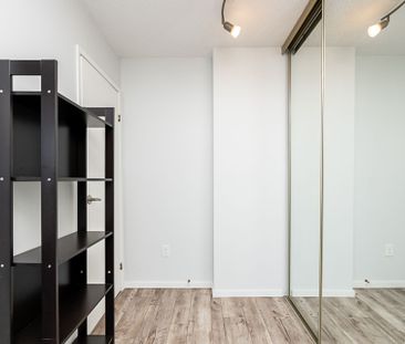 SPACIOUS CORNER SUITE AT STANFORD COURT - TRULY A RARE FIND - Photo 1