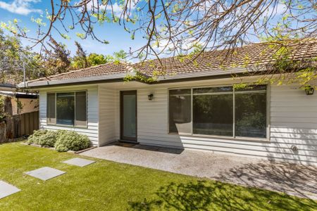 Charming Weatherboard Home Close to Bendigo CBD - Photo 5