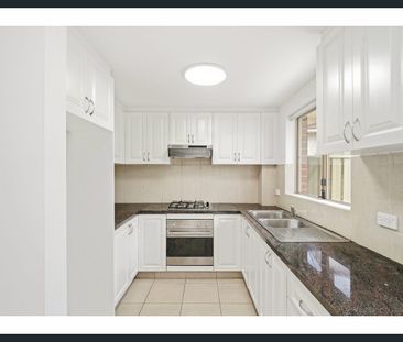 Modern, Spacious & Fully Refreshed Townhouse in Prime Location - Photo 5