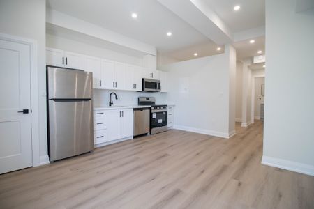 Newly Renovated 1 Bedroom unit in Welland - Photo 5