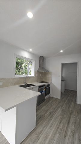 Property Management13A Aralia Road, Sunnynook - House for Rent - Photo 5