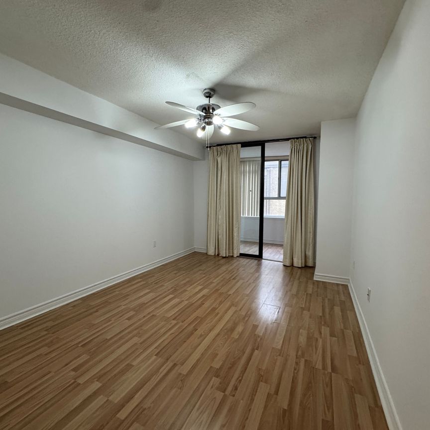 For Lease - 45 Carlton Street Unit# 514, Toronto, Ontario - Photo 1