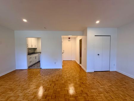 For Lease - 30 Upper Canada Drive Unit# 111, Toronto, Ontario - Photo 3