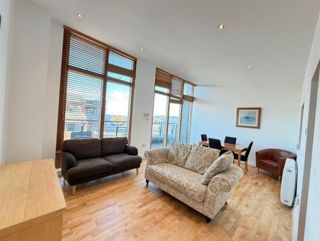 The locks, Charlotte Quay Dock, Ringsend, Dublin 4 - Photo 3