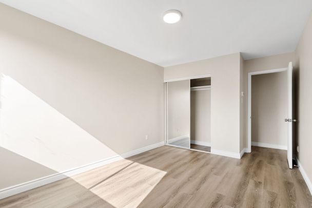 5055 Boul. des Sources, #204 - Photo 1