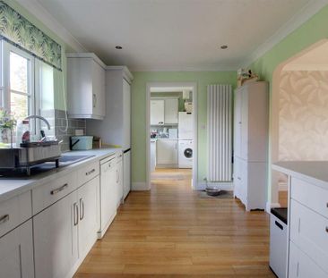 4 bedroom detached house to rent - Photo 3
