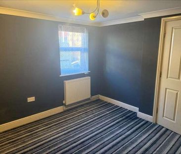 Queens Road, Farnborough, GU14 - Photo 2