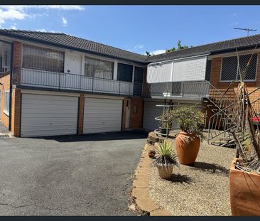 Partly Furnished Convenient Living in the Heart of Annerley - Photo 4