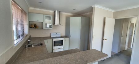 Private 2 Bedroom House - Photo 3