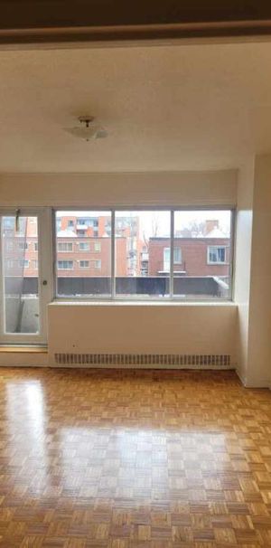 Grand 3 1/2 chauffé, eau chaude, électros - Photo 1