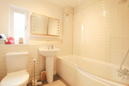 2 bedroom semi-detached house to rent - Photo 4