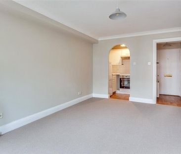 Ground Floor Flat with garden and parking available TO LET in Henle... - Photo 1