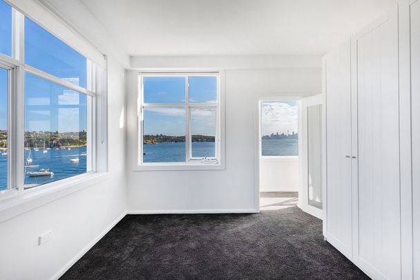 Absolute Waterfront Executive Residence – Renovated 3 Bedroom Apartment - Photo 1