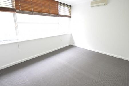 Unit 12/425 Toorak Road, - Photo 3