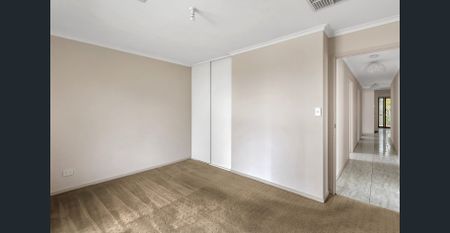 Spacious Family Home with Plenty of Features! - Photo 5