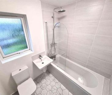 Alexandra Road, Poole, BH14 - Photo 2