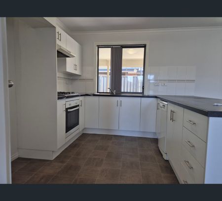 24 St Clair Avenue, Andrews Farm, SA 5114 - Photo 3