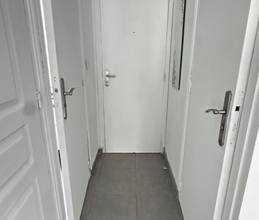 Studio libre immédiatement - Photo 3