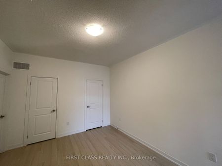 Townhouse For Lease | N8093276 - Photo 2