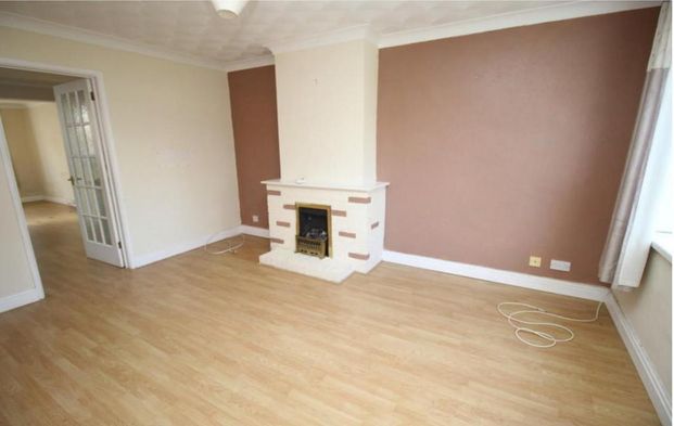 3 bedroom end of terrace house to rent - Photo 1