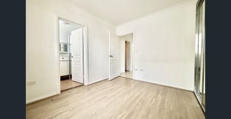 Modern two-bedroom apartment in a highly convenient Homebush West location - Photo 5